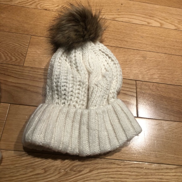 American Eagle winter hats - Picture 2 of 6